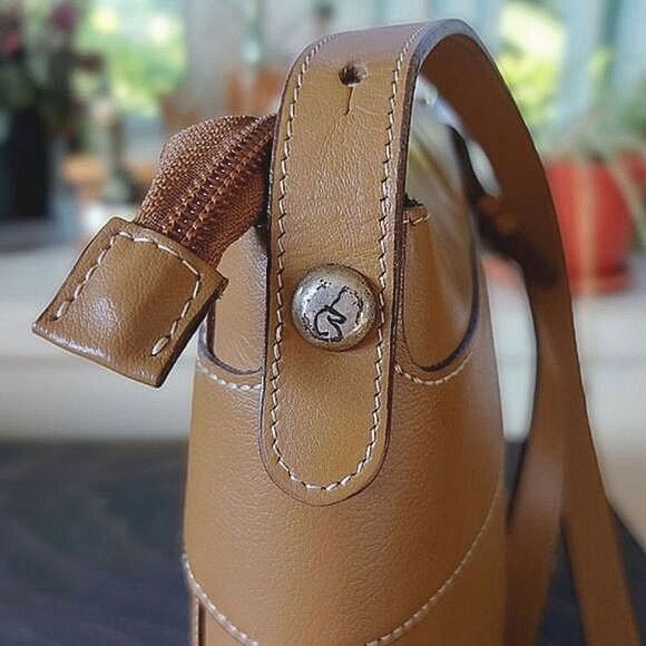 La Marthe Paris 2006 camel brown leather medium crossbody bag - Picture 7 of 16